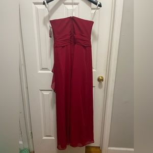 Long Red sweetheart dress . Size 8 . Never worn . straps included